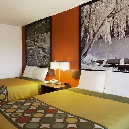 Super 8 By Wyndham Woodward Hotell Eksteriør bilde