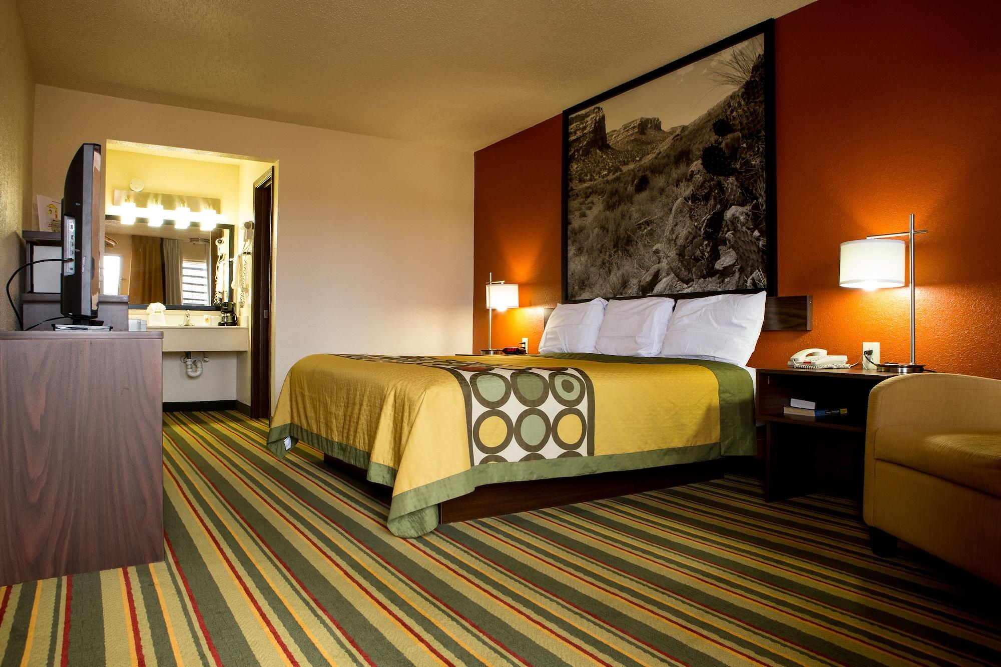 Super 8 By Wyndham Woodward Hotell Eksteriør bilde