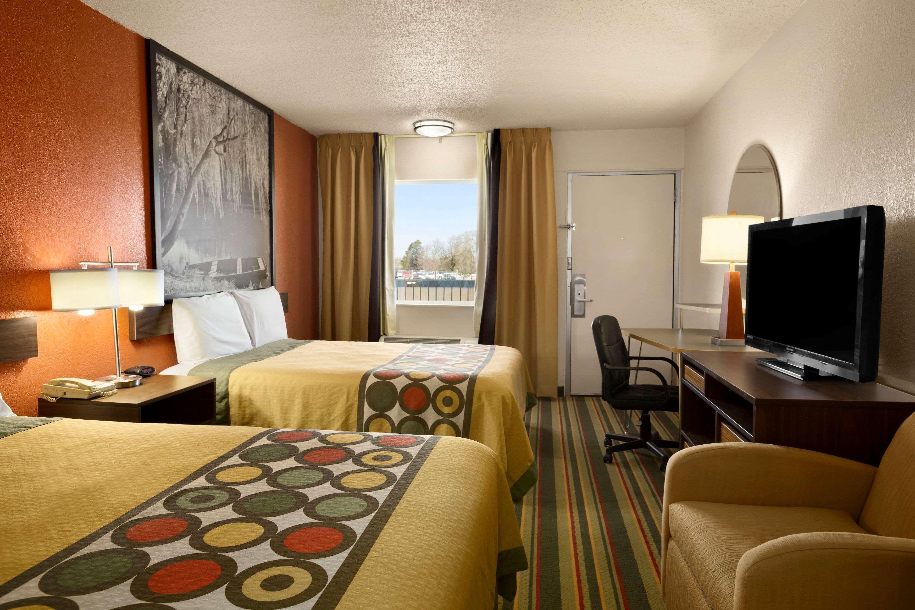 Super 8 By Wyndham Woodward Hotell Eksteriør bilde